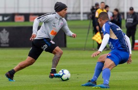 Jadson durante jogo-treino contra o Juventus, no CT Joaquim Grava