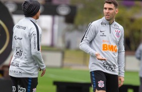 Jadson e Boselli durante jogo-treino contra o Juventus, no CT Joaquim Grava