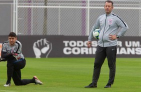 Leandro Idalino e Caíque França durante jogo-treino contra o Juventus, no CT Joaquim Grava
