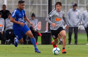 Mateus Vital durante jogo-treino contra o Juventus, no CT Joaquim Grava