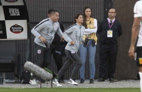 Mdica do Corinthians em momento histrico  beira do gramado da Arena