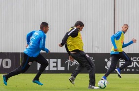 Ralf, Carille e João Victor no treino desta quarta-feira, no CT Joaquim Grava