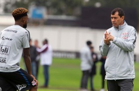 Ren Jnior e Carille durante jogo-treino contra o Juventus, no CT Joaquim Grava