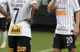 Sornoza e Régis durante cobrança de falta no jogo contra o CSA, na Arena Corinthians