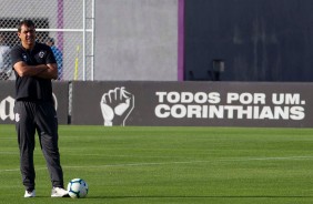 Carille no treino nesta quinta-feira no CT Joaquim Grava