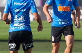 Danilo Avelar no treino nesta quinta-feira no CT Joaquim Grava