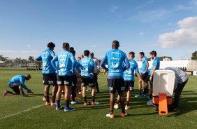 Elenco reunido para o treino nesta quinta-feira no CT Joaquim Grava