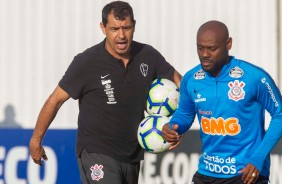 Fbio Carille e Vagner Love no treino nesta quinta-feira no CT Joaquim Grava