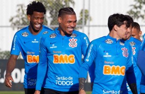 Gil, Urso e Fagner no treino nesta quinta-feira no CT Joaquim Grava