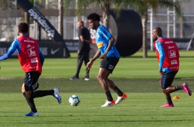 Zagueiro Gil no treino nesta quinta-feira no CT Joaquim Grava