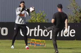 Cássio no treino desta terça-feira no CT Joaquim Grava