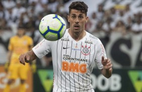 Danilo Avelar durante jogo contra o Flamengo, na Arena Corinthians, pelo Brasileiro