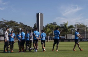 Elenco corinthiano no treino desta tera-feira no CT Joaquim Grava