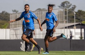 Everaldo e Jesus no treino desta terça-feira no CT Joaquim Grava