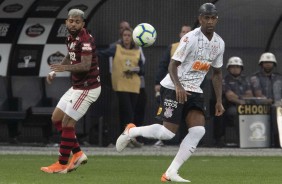 Gil com a touca para estancar o sangue no corte que sofreu no duelo contra o Flamengo