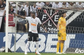 Gil e Cssio durante jogo contra o Flamengo, na Arena Corinthians, pelo Brasileiro