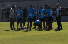 Jogadores do Corinthians no treino desta tera-feira no CT Joaquim Grava