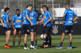Jogadores do Corinthians no treino desta terça-feira no CT Joaquim Grava