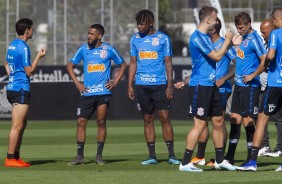 Jogadores do Timão no treino desta terça-feira no CT Joaquim Grava