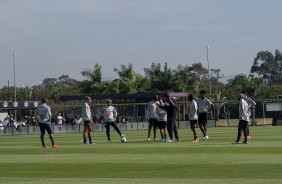 Jogadores durante o treino desta sexta-feira no CT Joaquim Grava