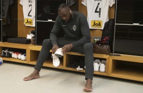 Manoel no vestiário antes do jogo contra o Flamengo, na Arena Corinthians