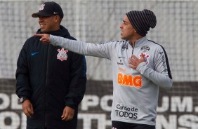 Mauro Silva e Jadson durante o treino desta sexta-feira no CT Joaquim Grava