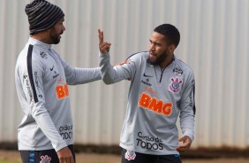 Michel e Everaldo durante o treino desta sexta-feira no CT Joaquim Grava