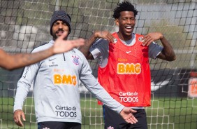 Michel e Gil durante o treino desta sexta-feira no CT Joaquim Grava