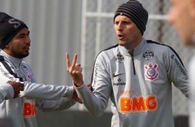 Sornoza e Henrique durante o treino desta sexta-feira no CT Joaquim Grava