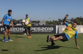 Urso, Pedrinho e Clayson no treino desta terça-feira no CT Joaquim Grava