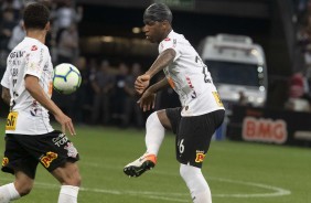 Zagueiro Gil sofreu um corte no supercílio durante jogo contra o Flamengo