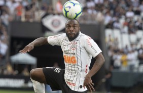 Zagueiro Manoel durante jogo contra o Flamengo, na Arena Corinthians, pelo Brasileiro