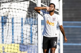 Atacante Nathan durante jogo contra a Ponte Preta, pelo Brasileirão Sub-20