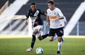 Garoto Lucas Piton durante jogo contra a Ponte Preta, pelo Brasileirão Sub-20