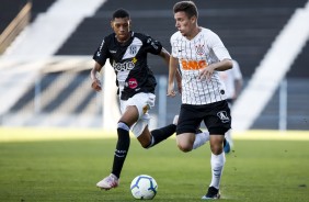 Garoto Lucas Piton durante jogo contra a Ponte Preta, pelo Brasileiro Sub-20