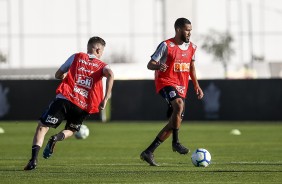 Everaldo no treino desta sexta-feira no CT Joaquim Grava