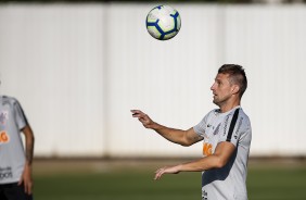 Henrique no treino desta sexta-feira no CT Joaquim Grava