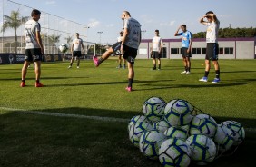 Jogadores do Corinthians no treino desta sexta-feira no CT Joaquim Grava