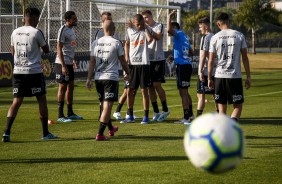 Jogadores durante treino desta sexta-feira no CT Joaquim Grava