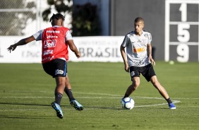 Matheus Jesus e Joo Victor no treino desta sexta-feira no CT Joaquim Grava