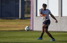 Matheus Jesus no treino desta sexta-feira no CT Joaquim Grava