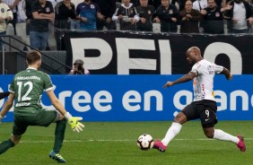 Vagner Love no jogo contra o Montevideo Wanderers, pela Copa Sul-Americana, na Arena Corinthians