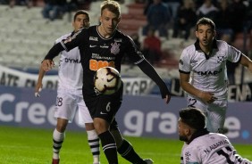 Lateral Carlos Augusto no jogo contra o Montevideo, pela Copa Sul-Americana