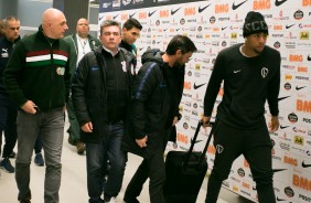 Elencos de Corinthians e Palmeiras chegam  Arena Corinthians para o Drbi