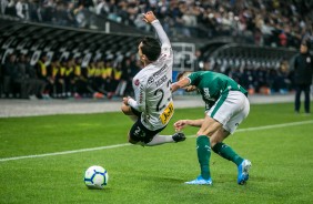 Fagner durante jogo contra o Palmeiras, pelo Brasileiro, na Arena Corinthians