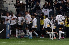 Jogadores do Corinthians comemorando gol no jogo deste domingo, pelo Brasileiro