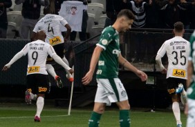 Manoel comemora seu gol na partida contra o Palmeiras