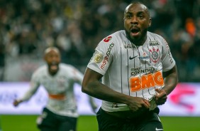 Manoel eufrico com seu gol contra o Palmeiras, pelo Brasileiro, na Arena Corinthians