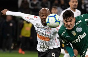 Vagner Love no jogo deste domingo pelo Brasileiro, contra o Palmeiras