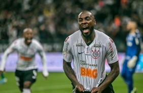 Zagueiro Manoel comemora seu gol contra o Palmeiras, na Arena Corinthians